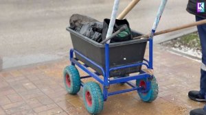 Снежный фронт: дворники и бригады коммунальщиков очищают город