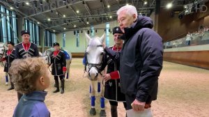 На ВДНХ мэр Москвы сегодня открыл новый крытый конноспортивный манеж.