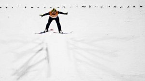 FIS допустила двух спортсменов из РФ до турниров по прыжкам с трамплина