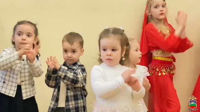 МВД по Карачаево-Черкесской Республике организовало новогоднюю ёлку для детей сотрудников МВД смотреть онлайн