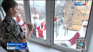 Деды Морозы-альпинисты подарили праздничное настроение маленьким пациентам