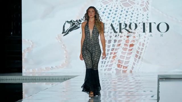 Сексуальные девочки на подиуме. Выпуск № 52 смотреть онлайн