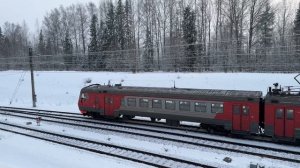 Электропоезд ЭД9М-0129 отправляется со станции Красносельский