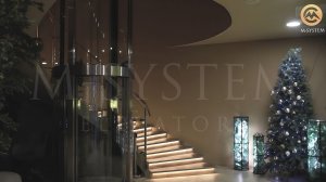 Элитный стеклянный лифт в новогоднем антураже: обзор премиум-решения