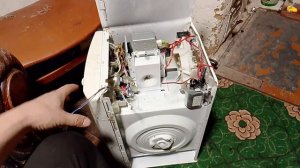 Разбираю технику на цветной и чёрный металл.