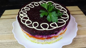 Салат на новый год со свеклой. Салат Медвежья шуба, Очень яркий и праздничный.