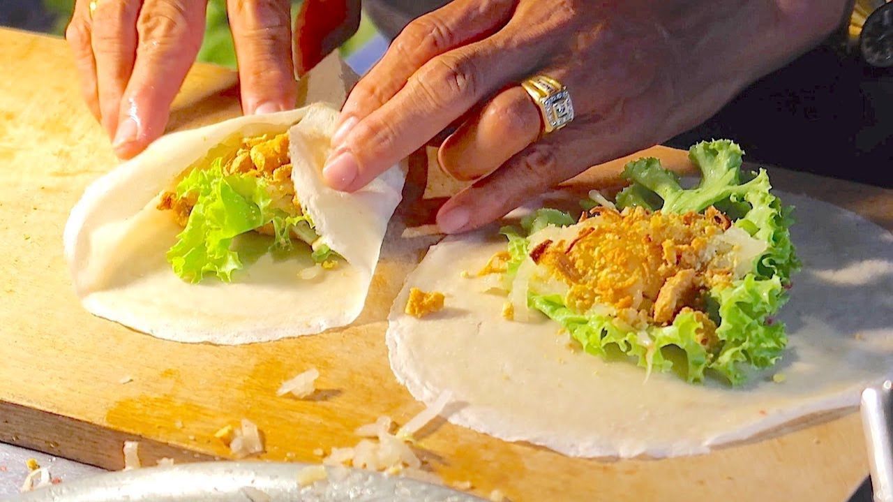 Тайский сэндвич-закуска - уличная еда Таиланда смотреть онлайн