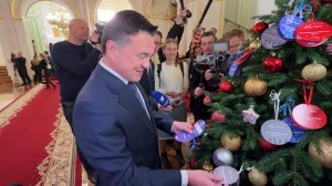 Руководители разных ведомств принимают участие в доброй новогодней акции "Елка желаний".