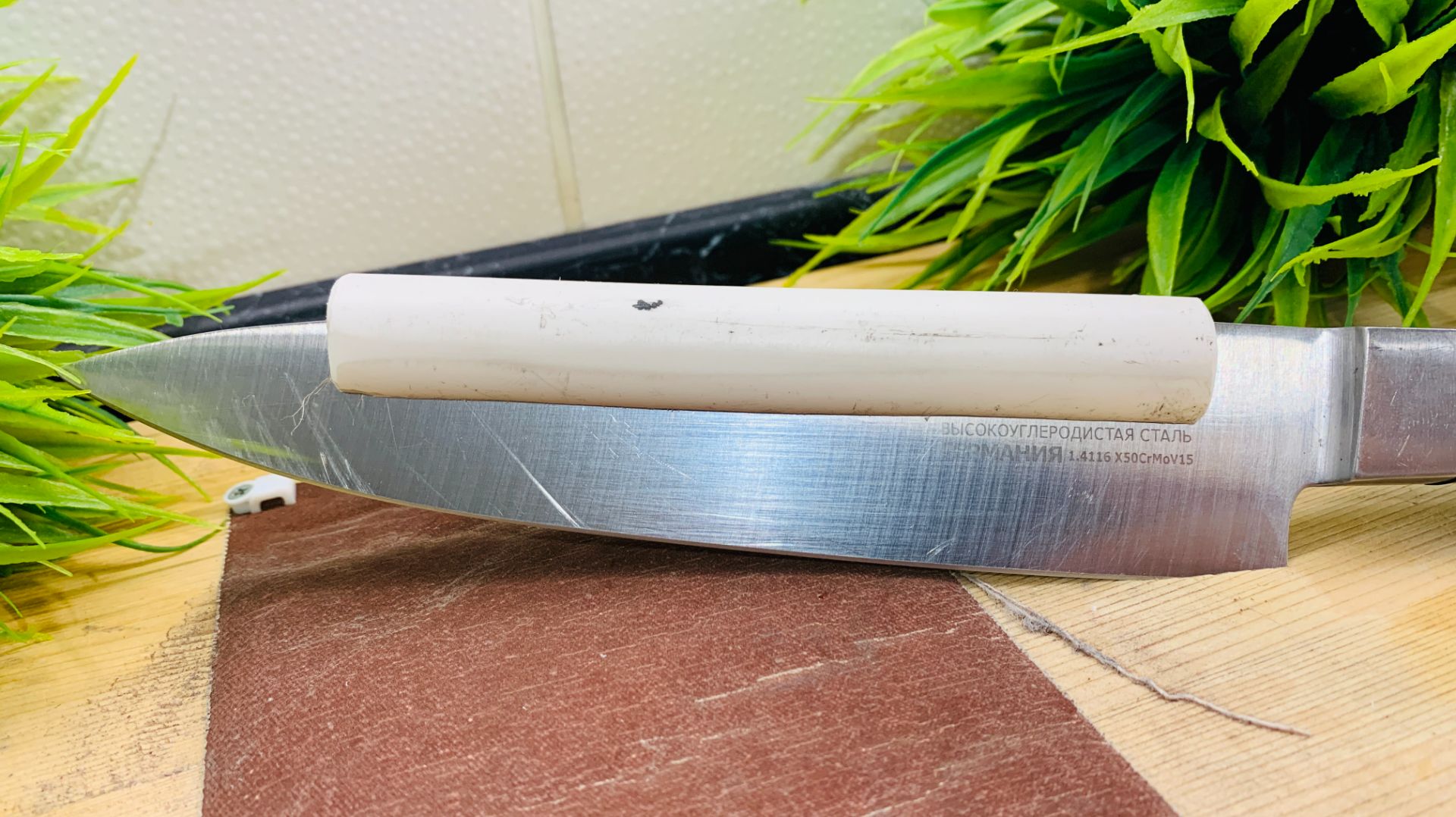 Отличная идея заточки Ножа своими руками! НОЖ как БРИТВА за пару МИНУТ! смотреть онлайн