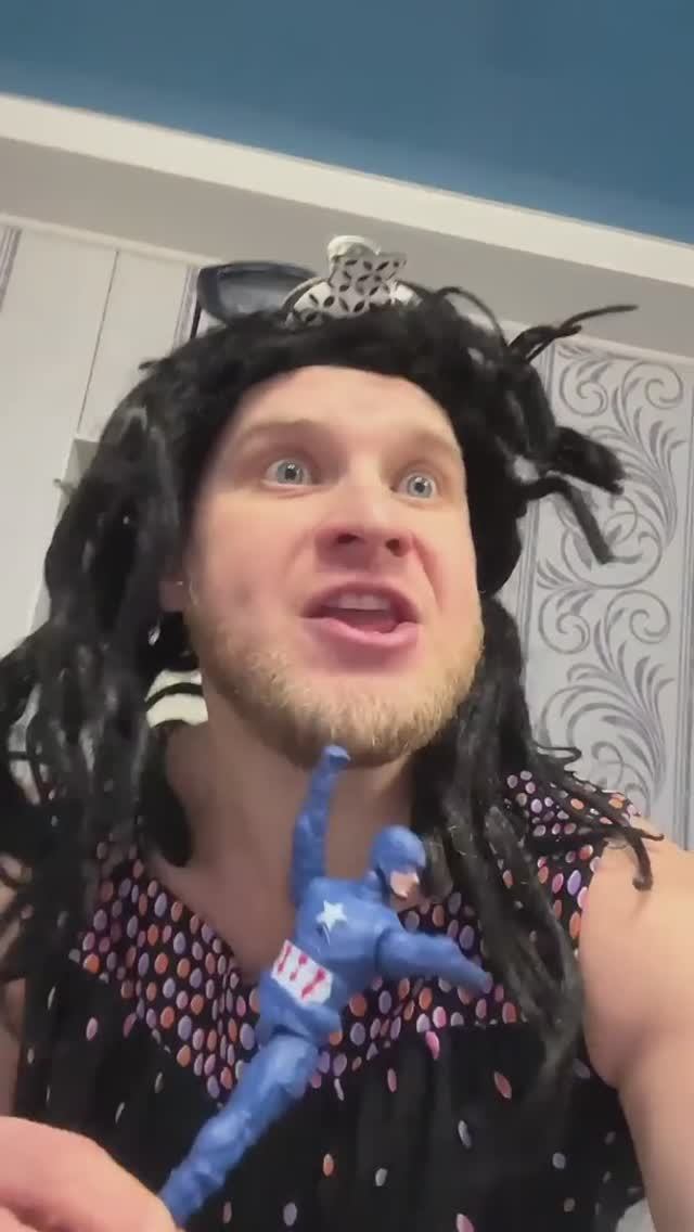 🔥😂 МАМАША В МАГАЗИНЕ ИГРУШЕК (смешное видео, юмор, прикол, поржать, приколы) смотреть онлайн