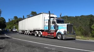 Движение грузовиков по серпантину (2025) Новая Зеландия