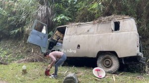 Вьетнам Молодая женщина пришла в себя И  УАЗ 452 буханка  UAZ 452 loaf A young woman Vietnam