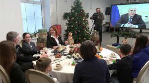 Михаил Мишустин пообщался с ребятами, чьи мечты он исполнил в рамках "Елки желаний".