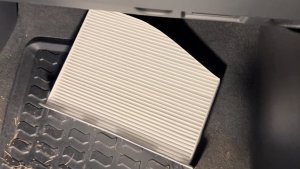 Замена салонного фильтра Ауди ку3