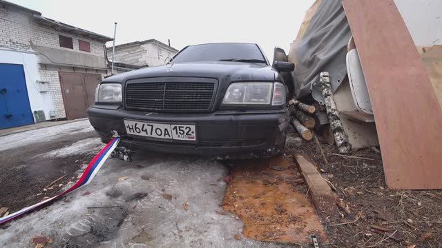 Поступила жалоба.Эвакуация мерседеса.Движ в гаражах. смотреть онлайн