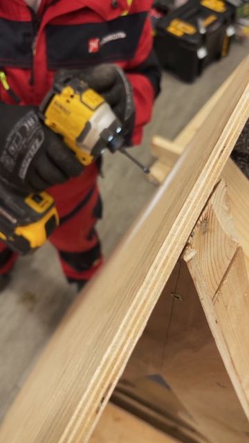 Новогодняя елка своими руками! Елка из гибкой черепицы и фасадной плитки смотреть онлайн