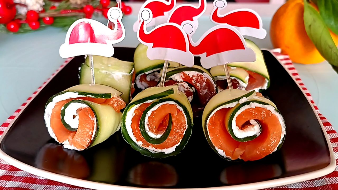 🎄 Рулетики с красной рыбой и огурцом смотреть онлайн