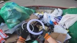 Как я зарабатываю лазая по мусоркам ? Dumpster Diving RUSSIA #