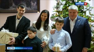 ГТРК СЛАВИЯ Александр Дронов вручает подарки детям 30.12.25