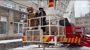 Спасатели креативно поздравили маленьких ярославцев с наступающим Новым годом