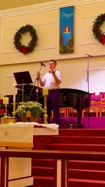 Михаил Шестов исполняет главный рождественский гимн O Holy Night на праздничном богослужении 24.12