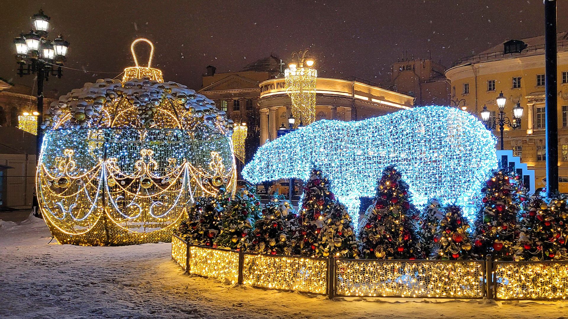 Новогодняя Москва: Манежная Площадь и Площадь Революции