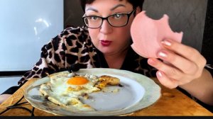 МУКБАНГ/Небольшой перекус перед завтраком!Я даже ножом пользоваться могу!