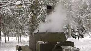 Медицинские работники Егорьевской больницы посадили ёлку и сразу украсили её к Новому году