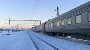 Электровоз ЭП1М-402 с пассажирским поездом на станции Котельнич-II