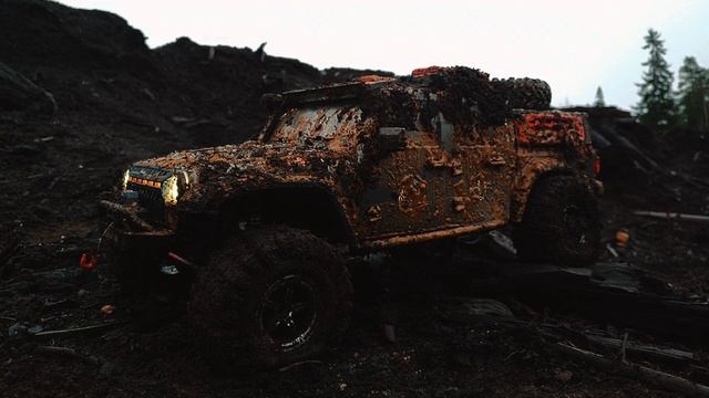 Великий и могучий радиоуправляемый Гладиатор на пути бездорожья 4x4 Crossrc EMO X4 смотреть онлайн