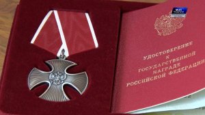 Военный комиссар Туапсинского округа Григорий Аветисян вручил награды семьям погибших бойцов СВО.