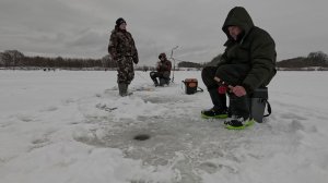 РЫБАЛКА НА ОКЕ НА {ПОДТЯГ, ДЕРГУША, ПОКАТОК...} ПЕРВЫЙ ЛЁД ОКА 2025-2026