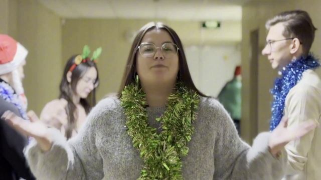 Поздравление с Новым годом и Рождеством 2026 от молодых преподавателей ИвГУ смотреть онлайн