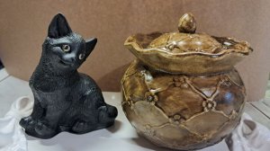 Котик и горшочек - свечка (натур. пчелин. воск), на подносе. Гипс. Ручная работа. / НеМонэ, (nemone)