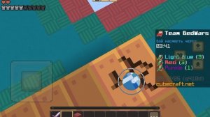 Чисто миха играет в бэдварс в майнкрафт