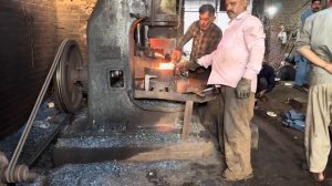 Невероятный процесс изготовления топоров