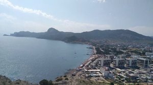 Спускаемся к гроту Эолова Арфа в Судаке на Чёрном море по горе Алчак-Кая