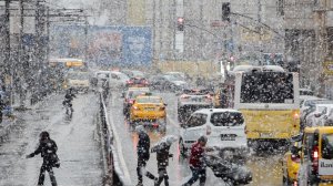 Мощный снегопад со штормом накрыл Турцию