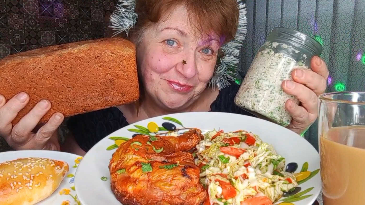 МУКБАНГ СРОЧНО ПОМОГАЙТЕ!УЖЕ 30 а Я ещё не РЕШИЛА и в Днях ПОТЕРЯЛАСЬ смотреть онлайн