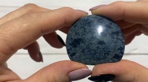 Натуральные камни в кабошонах.