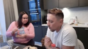 Завтракаем☕Женька собирается с силамиПерепутала имена