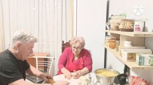 С таким ПОМОЩНИКОМ!ты 🤦♀️И до УТРА не УПРАВИМСЯ!🤣