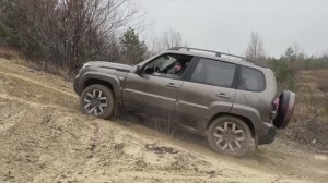 Нива Тревел 1.8 и 1.7 тест и сравнение на бездорожье.