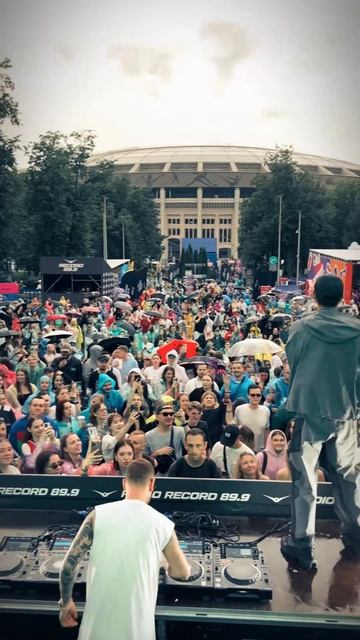 Спасибо всем, кто был с нами в 2025! Скоро увидимся 🧡 смотреть онлайн