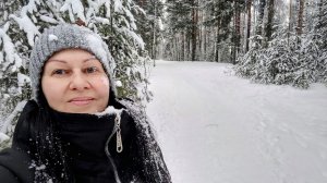 Мама поёт, танцем, белочка, синички, шикарный зимний лес!