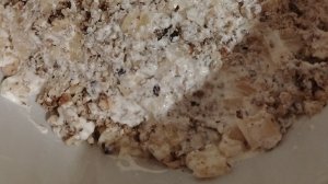 Салат с курицей и ананасом.