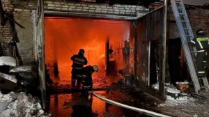 МЧС: в Ярославле загорелся гаражный комплекс