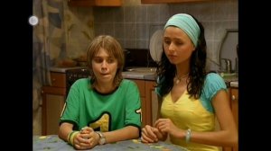 Хоть это еда вредная, но все равно хочется жрать.