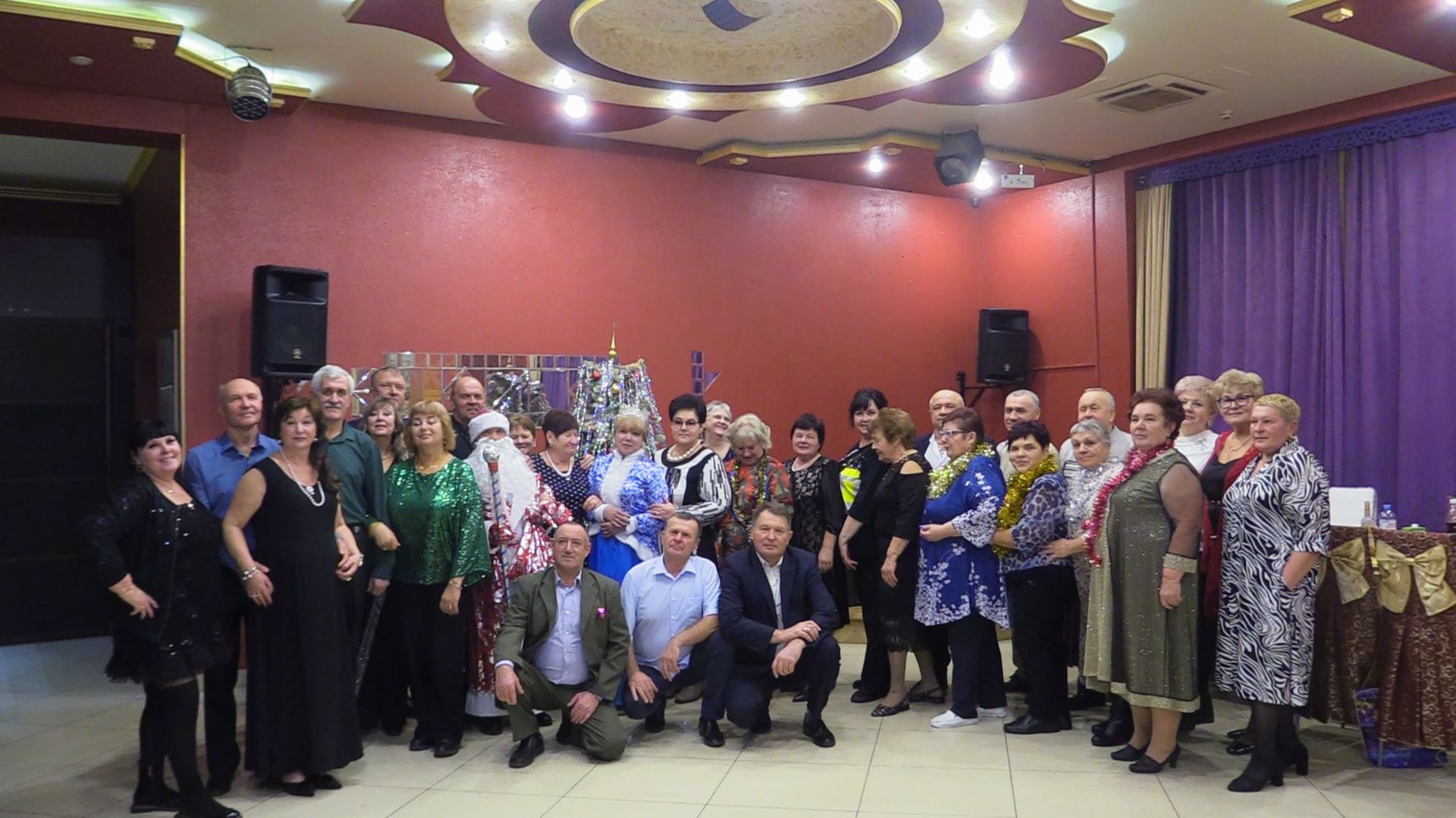 Клип. Давайте встретим Новый год мы по-советски смотреть онлайн