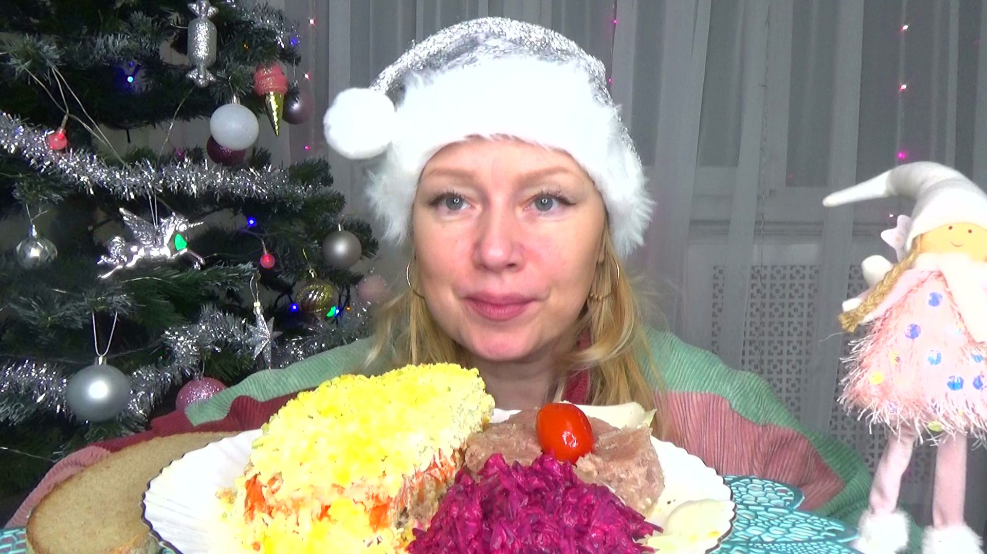 Мукбанг предновогодний Холодец с горчицей,  салат мимоза. Еда. смотреть онлайн